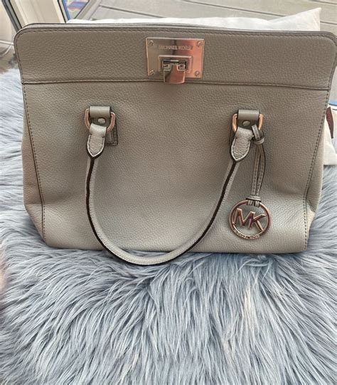 michael kors tasche metall von tragegurt gerissen|Michael Kors Tasche .